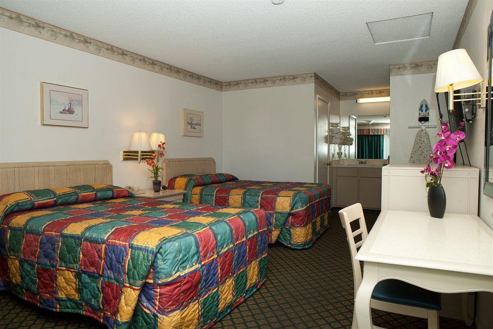 Town House Motel Lancaster Extérieur photo